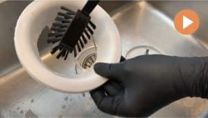 Rengöring av luftdon med borste